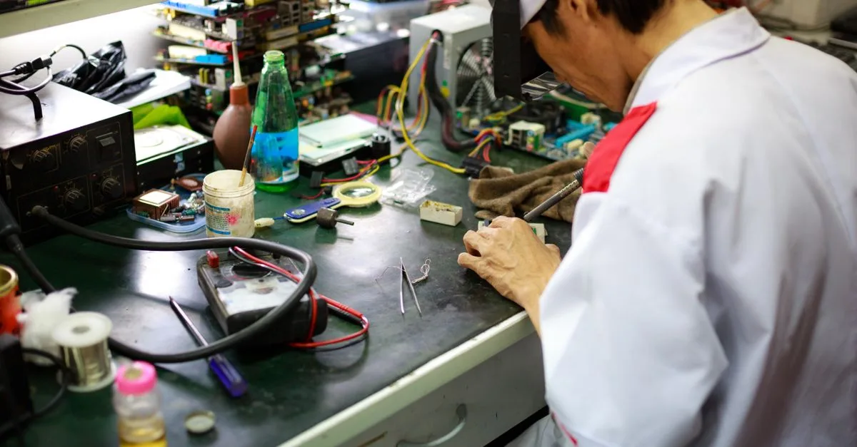 Reparatur an einem Elektrogerät
